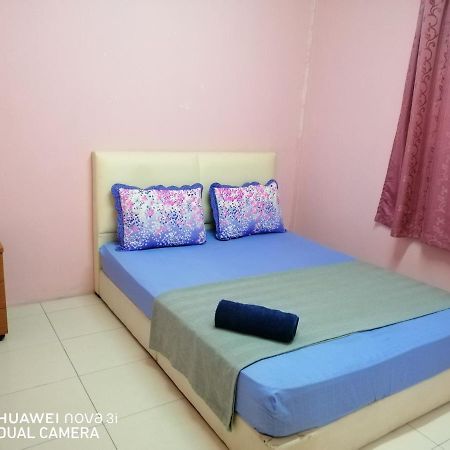 Layla Inn Batu Pahat Esterno foto