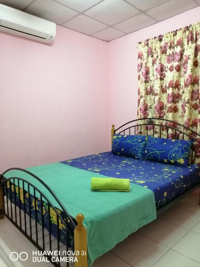 Layla Inn Batu Pahat Esterno foto