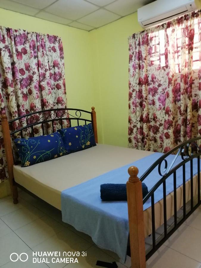 Layla Inn Batu Pahat Esterno foto