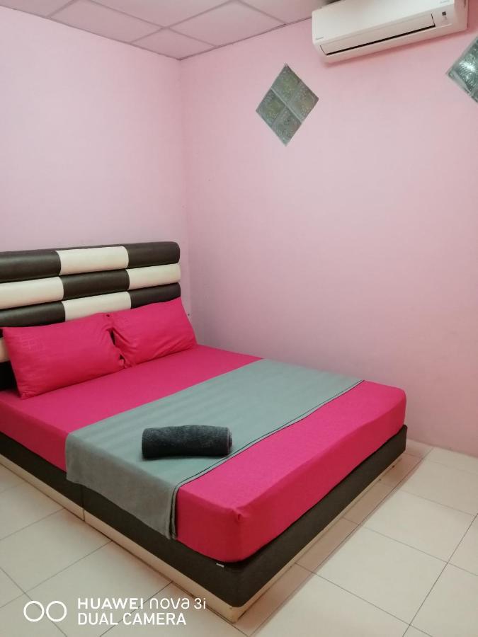 Layla Inn Batu Pahat Esterno foto