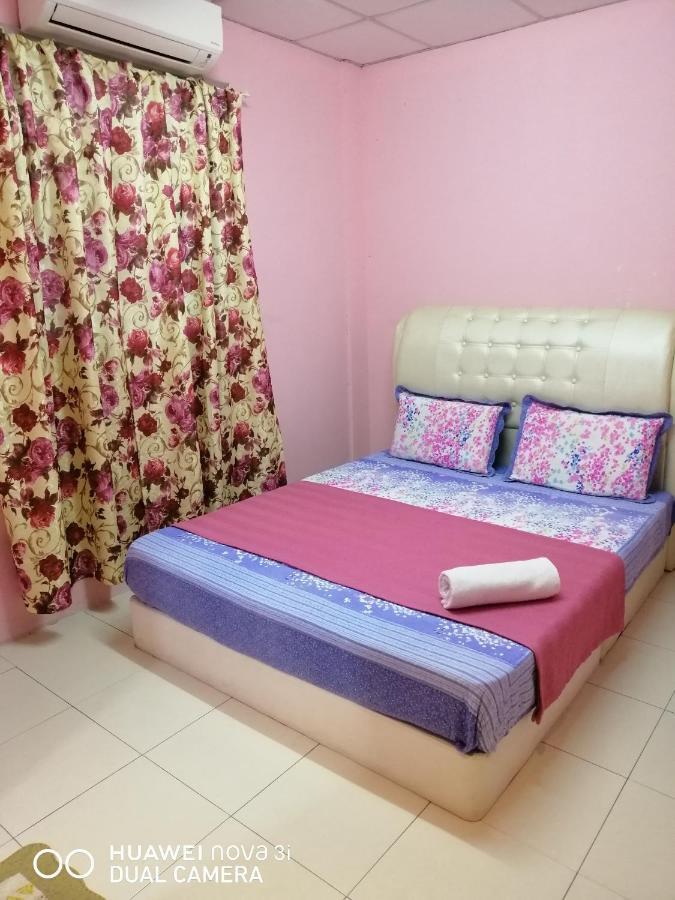 Layla Inn Batu Pahat Esterno foto
