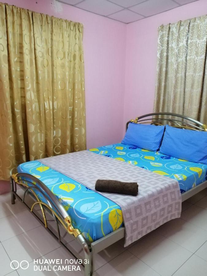 Layla Inn Batu Pahat Esterno foto