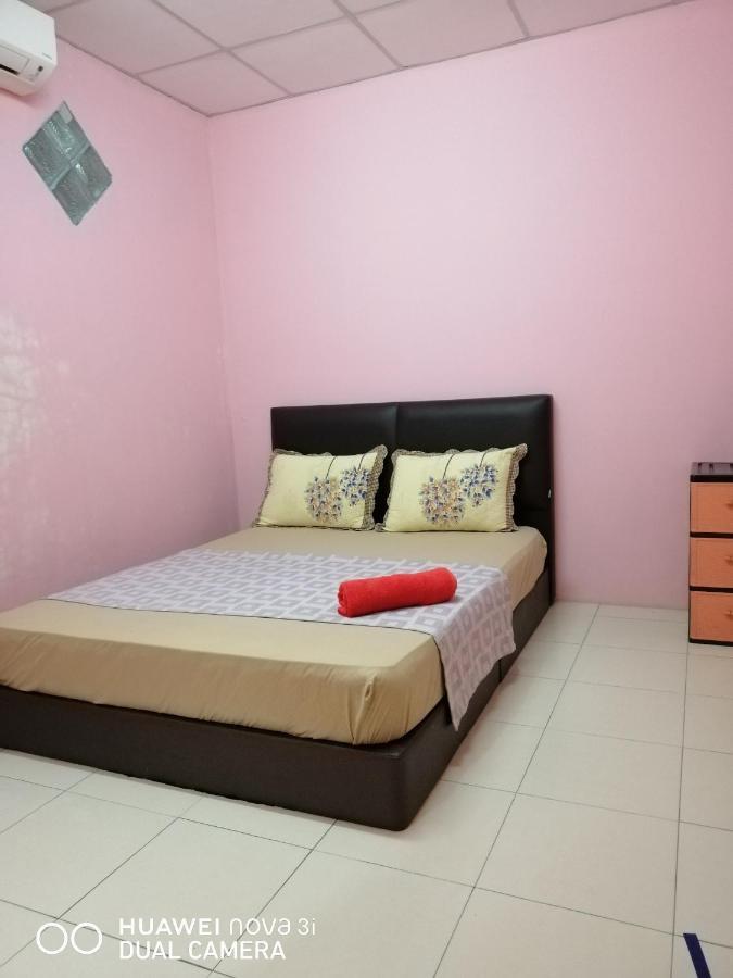 Layla Inn Batu Pahat Esterno foto