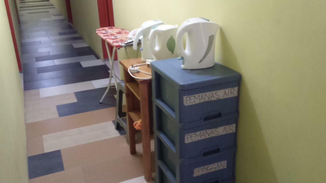 Layla Inn Batu Pahat Esterno foto