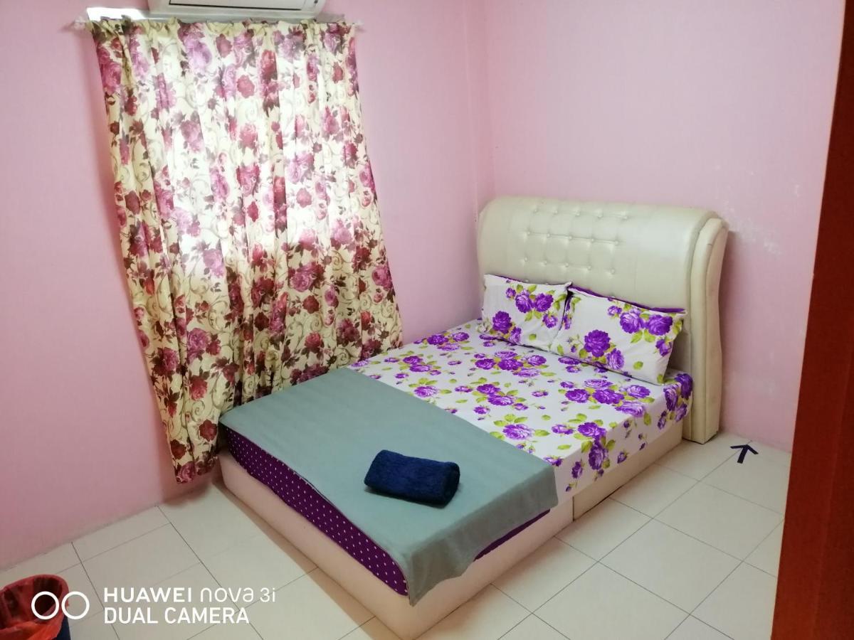 Layla Inn Batu Pahat Esterno foto