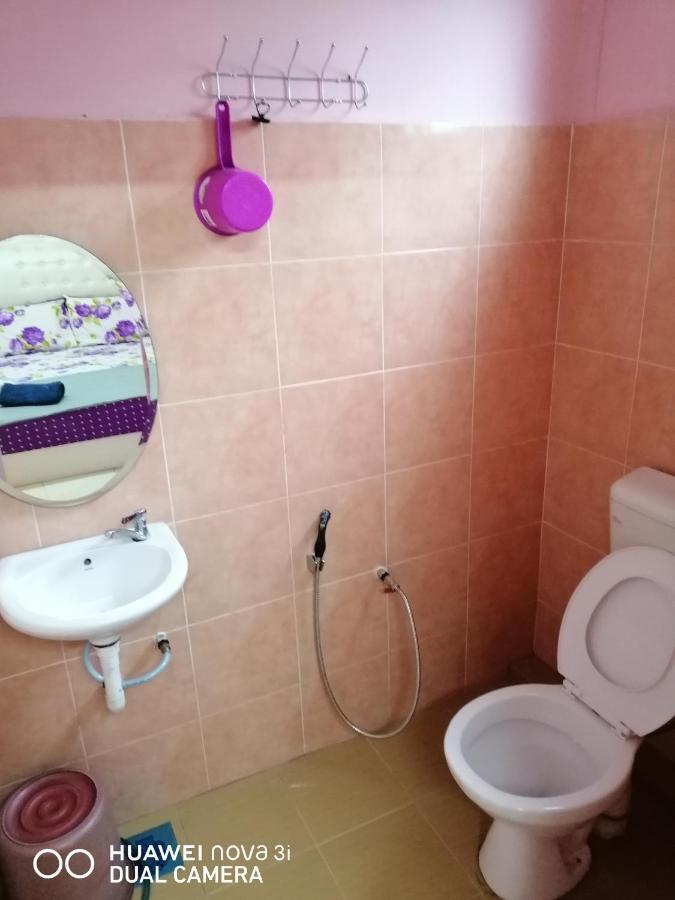 Layla Inn Batu Pahat Esterno foto
