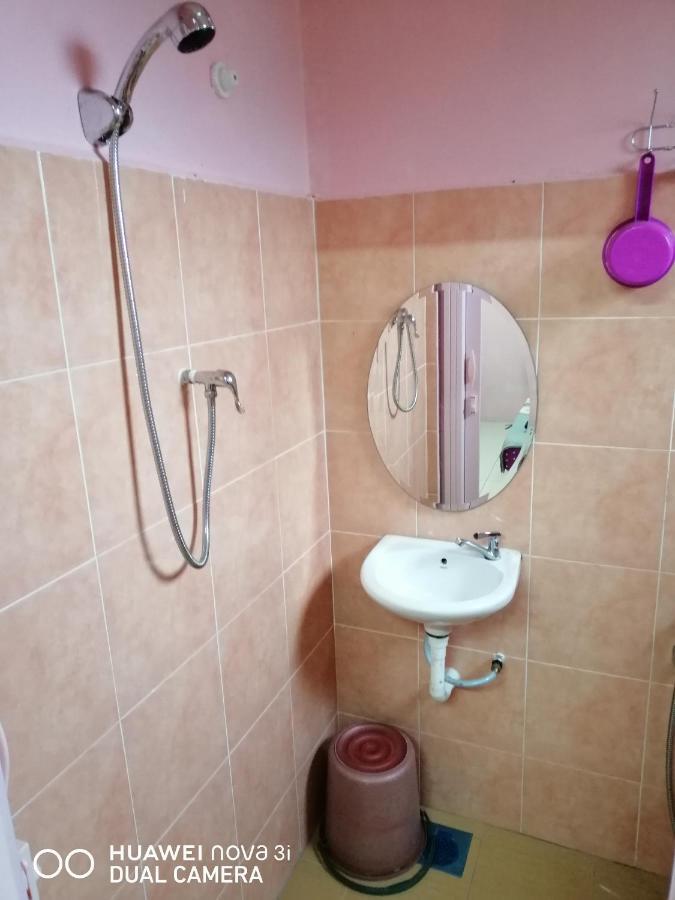 Layla Inn Batu Pahat Esterno foto