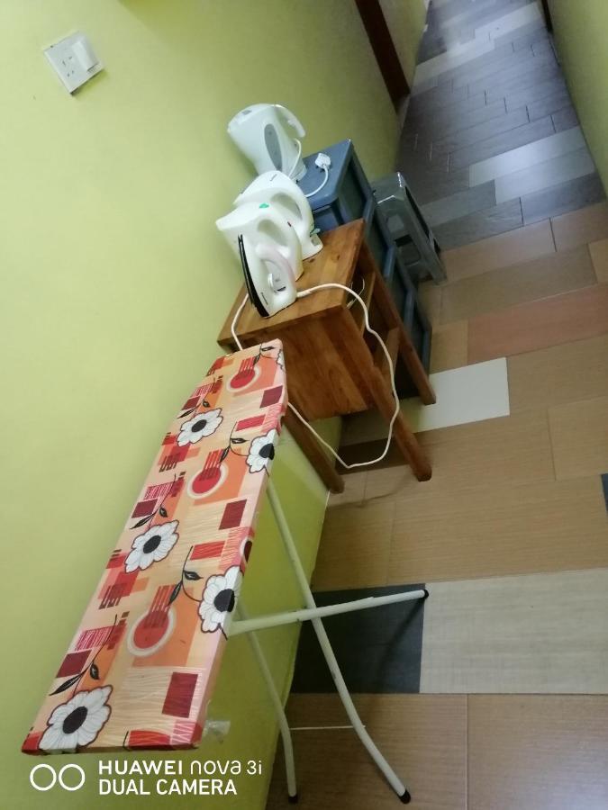 Layla Inn Batu Pahat Esterno foto